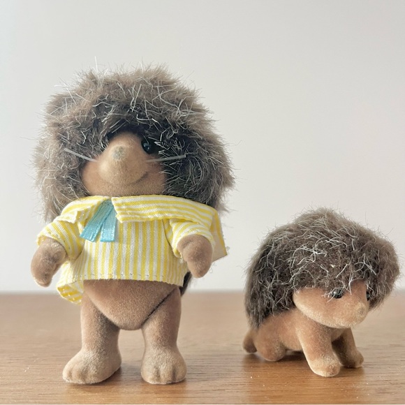 Calico Critters Bramble Hedgehog Set of 2 Sylvanian Families Kids Toy Figures - Picture 2 of 4